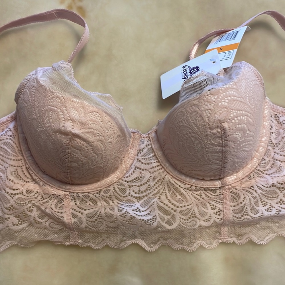 ⚡️⚡️⚡️NEW⚡️⚡️⚡️B.tempt’d. Size S.  Pale peach color